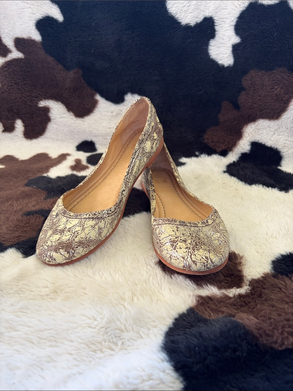 Elegant Gold and Cream Printed Women's Ballet Flats